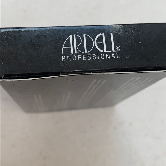 Ardell 105 Press On Lashes w/ Applicator - Picture 4 of 8